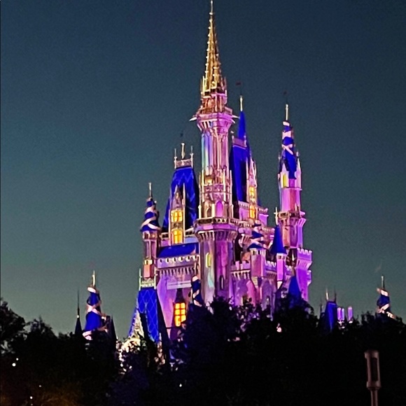 Profile Picture of Carlie Parker (@cparker923) on Poshmark