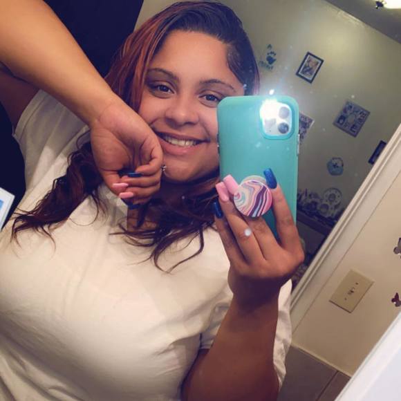 Profile Picture of Danielle Fogle (@kaesyn16) on Poshmark
