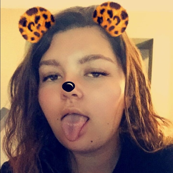 Profile Picture of Stefanie Silva (@yahgirlstef) on Poshmark