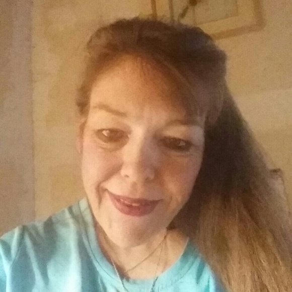 Profile Picture of April Blocker (@aprildiamond) on Poshmark