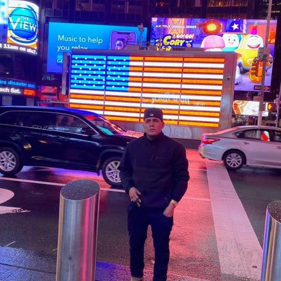 Profile Picture of Darwin Mendoza san martin (@darwinmendoz768) on Poshmark