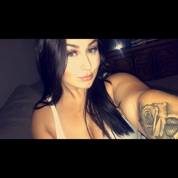 Profile Picture of Gillian Lemons (@gillianlemons) on Poshmark