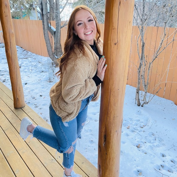 Profile Picture of Jordyn Wilson (@jordynwilson114) on Poshmark