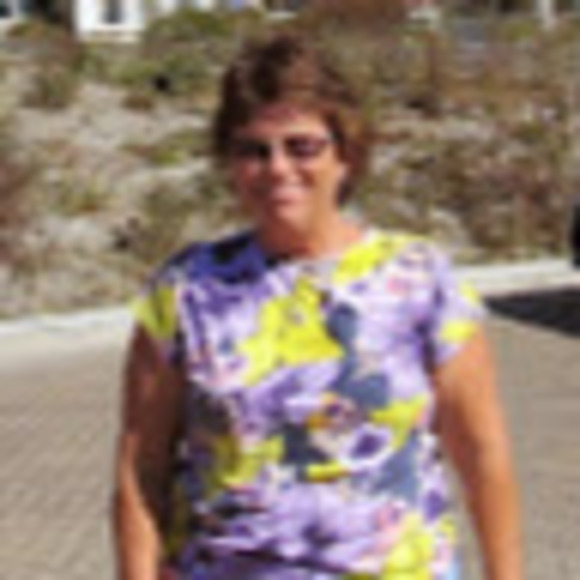 Profile Picture of Robin Pitkin (@robinp1217) on Poshmark