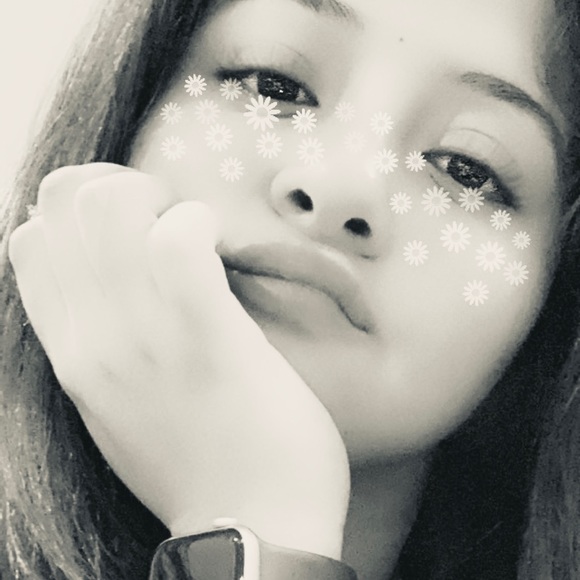 Profile Picture of Diana Minchala (@diana_m1) on Poshmark