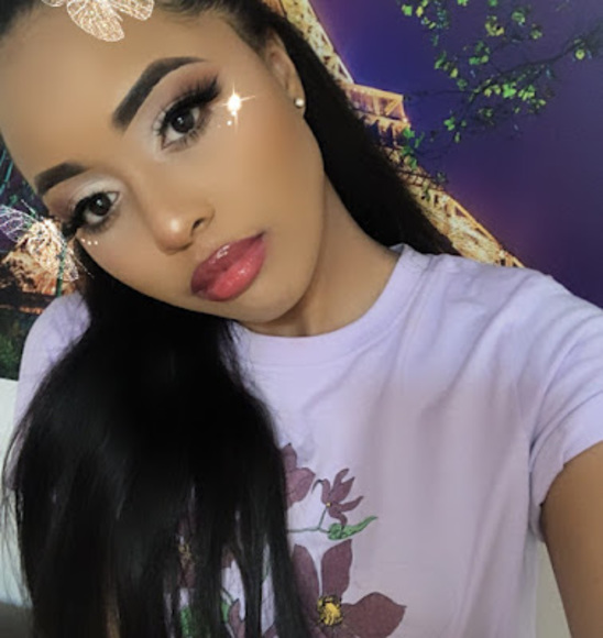 Profile Picture of Julianny Florian (@juliannyflorian) on Poshmark