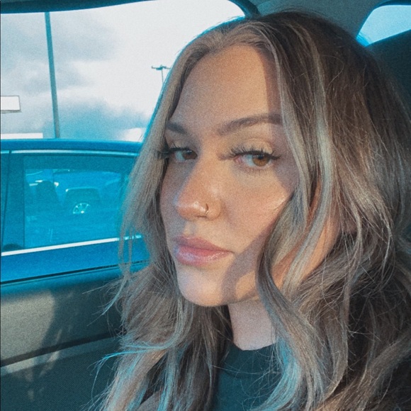 Profile Picture of Jocelyn Rataezyk (@jrataezyk) on Poshmark