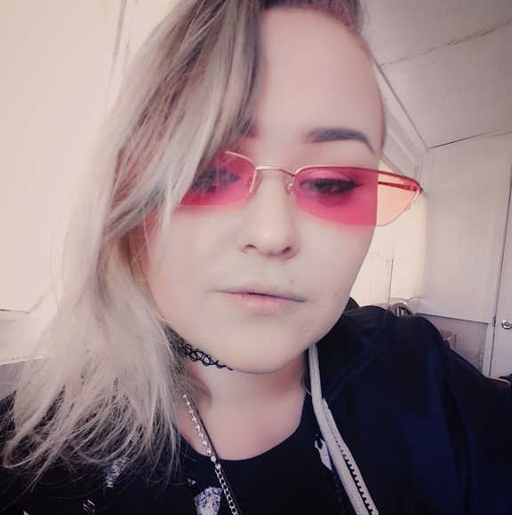 Profile Picture of Xena Overbey (@xenaoverbey) on Poshmark