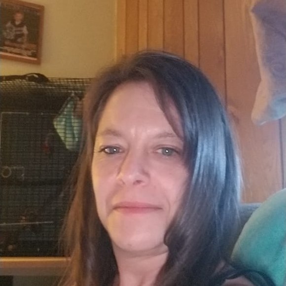 Profile Picture of Shawna Schmitz (@shawnalscmitz) on Poshmark