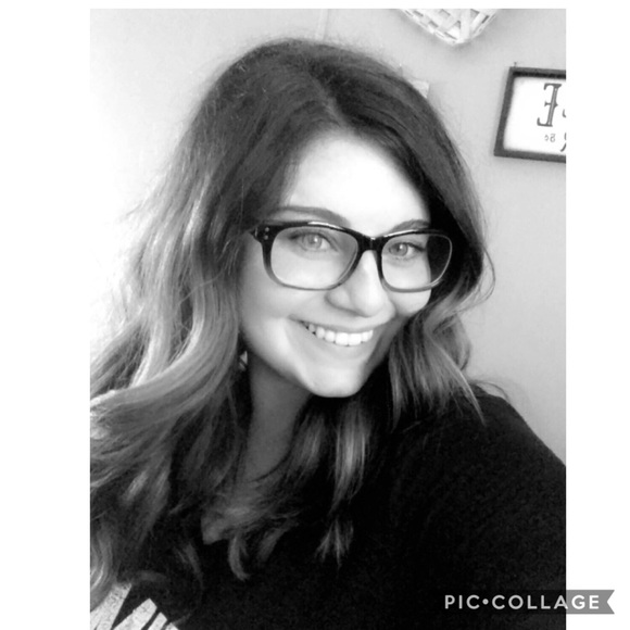 Courtney Daigrepont - Poshmark Profile Picture of Courtney Daigrepont (@lsue123) on Poshmark