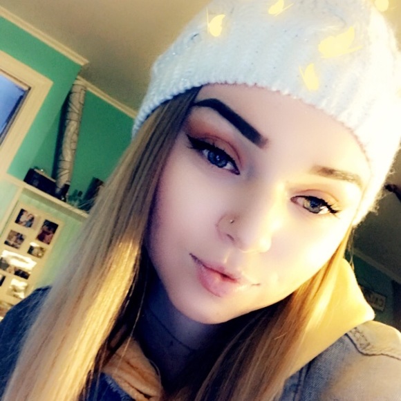 Profile Picture of Hailey Bulinski (@haebulinski) on Poshmark