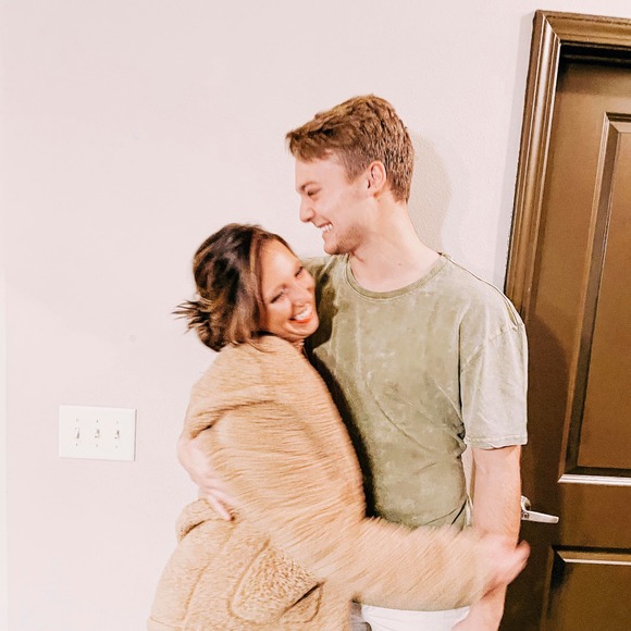 Profile Picture of Anna Favale (@anna_favale) on Poshmark