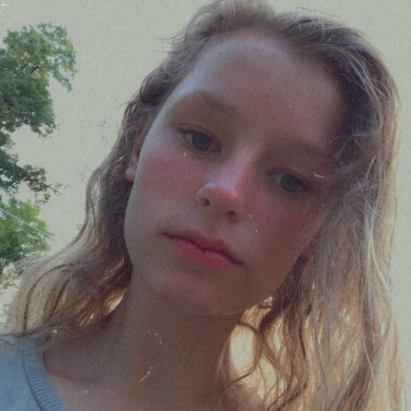 Profile Picture of Grace Baio (@gullross) on Poshmark