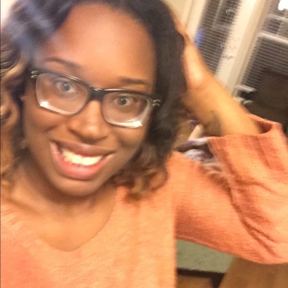 Profile Picture of Ashley Baxter (@ashjoy88) on Poshmark