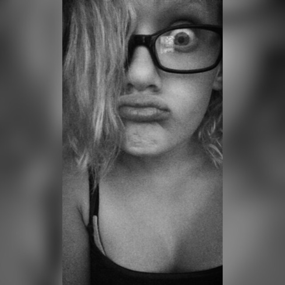 Profile Picture of Ariel Hunter (@mermaid2001) on Poshmark