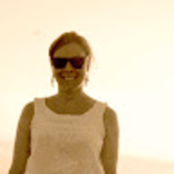Profile Picture of Elizabeth Triantos (@bethking23) on Poshmark