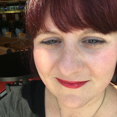 Profile Picture of Carolynn Pierce (@jerseygirllips) on Twitter