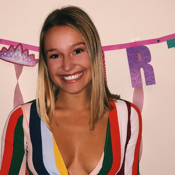 Profile Picture of Carly Vreugde (@carlyvreugde) on Poshmark