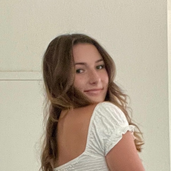 Profile Picture of Jillian Reilly (@jillian_reillyy) on Poshmark