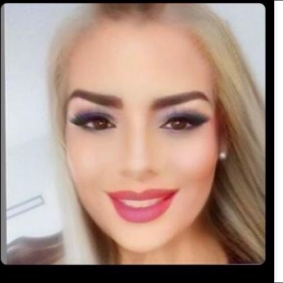 Profile Picture of Lizannette Irizarry (@lizannette_i) on Poshmark