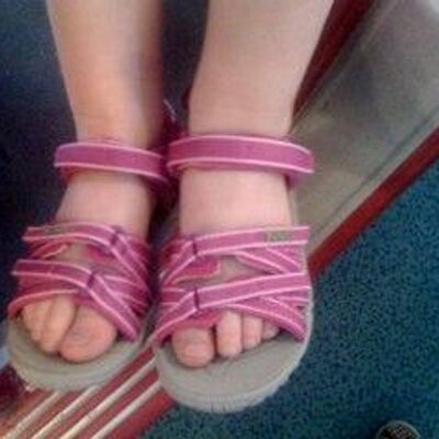 Profile Picture of Lisa Fielding (@alwaysagreyarea) on Twitter