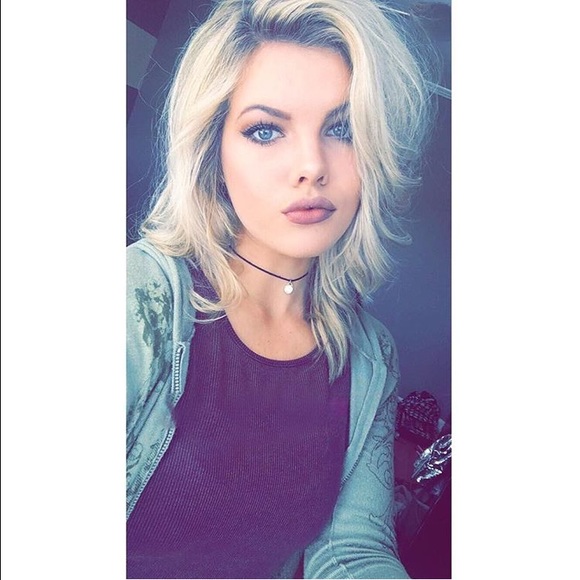 Profile Picture of Addison Stuever (@addisonstu) on Poshmark