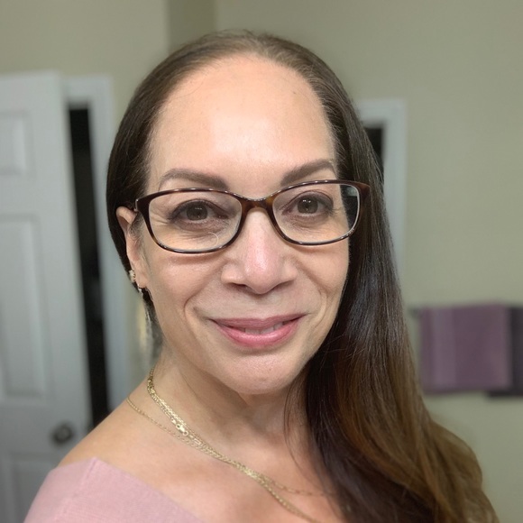 Profile Picture of Estella Dugar (@eedzone02) on Poshmark