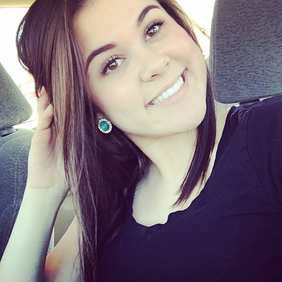 Profile Picture of Haley Reiff (@haleykay96) on Poshmark