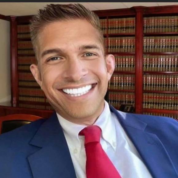 Profile Picture of Jason Ildefonzo (@jay_taylor25) on Poshmark