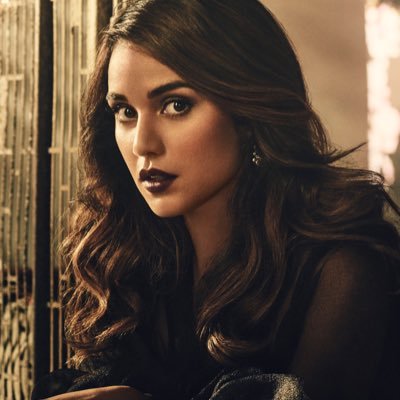 Profile Picture of Margo Hanson (@EyesOnTheQueen) on Twitter