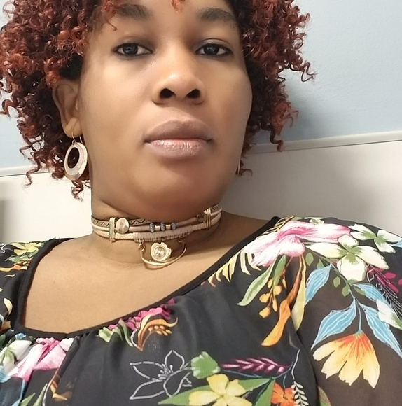 Profile Picture of Miki Berteau (@mikiberteau) on Poshmark