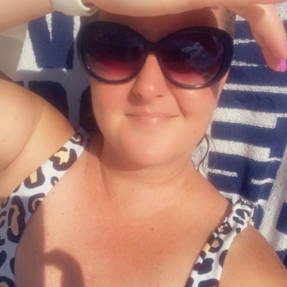 Vikki Cooper - Poshmark Profile Picture of Vikki Cooper (@vikkicooper778) on Poshmark