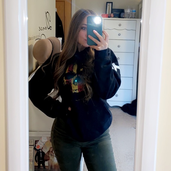 Profile Picture of Kennedy Adams (@kennedyaadams) on Poshmark