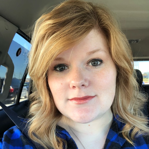 Profile Picture of Caitlin James (@caitlincjames) on Poshmark