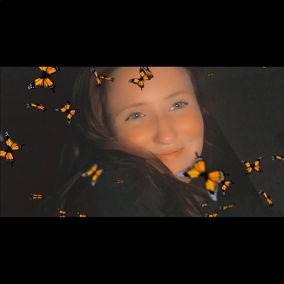 Profile Picture of Shyanne Hamrick (@shyannne_) on Poshmark