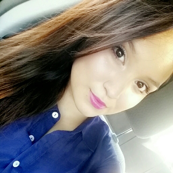 Profile Picture of Yesenia Campos (@yeseniaa1) on Poshmark