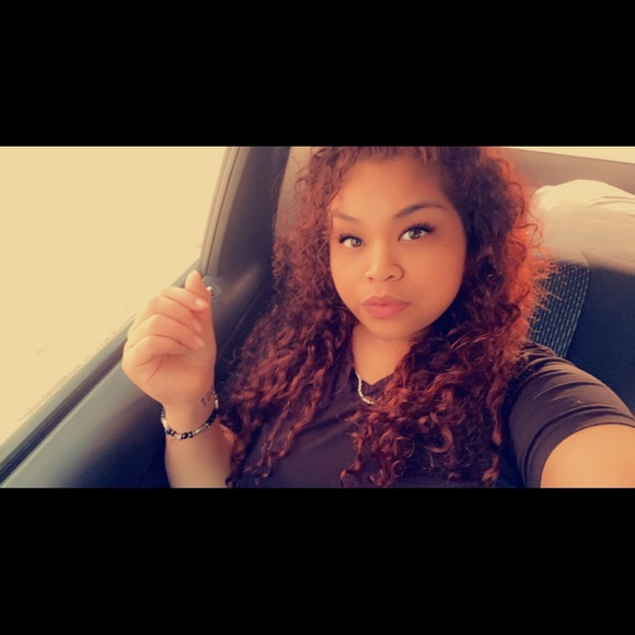 Profile Picture of Yvonne Limas (@xyvonne15) on Poshmark