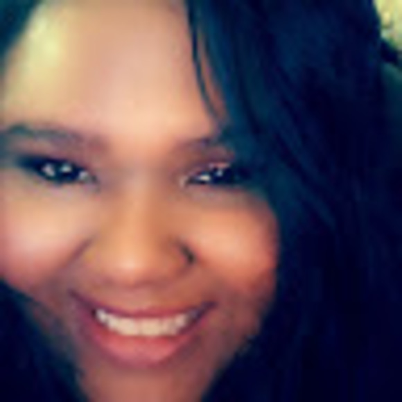 Profile Picture of Saslaya Suitt (@saslaya83) on Poshmark