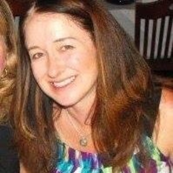 Profile Picture of Regina Barton (@reginabarton475) on Poshmark