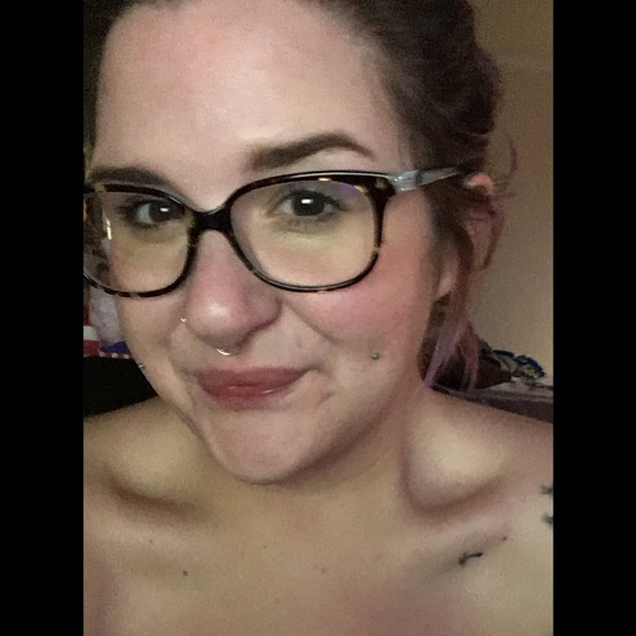 Profile Picture of Katie Kellogg (@katiekellogg) on Poshmark