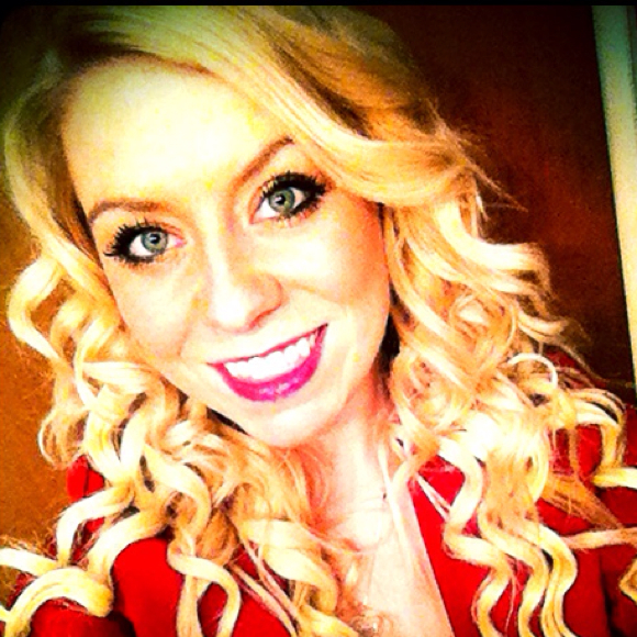 Profile Picture of Nicole Darlow (@colie87) on Poshmark