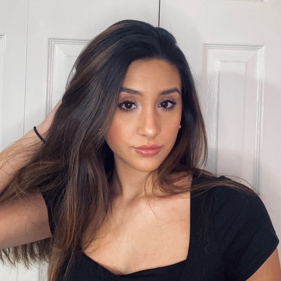 Profile Picture of Mia Verduci (@miaverduci) on Poshmark
