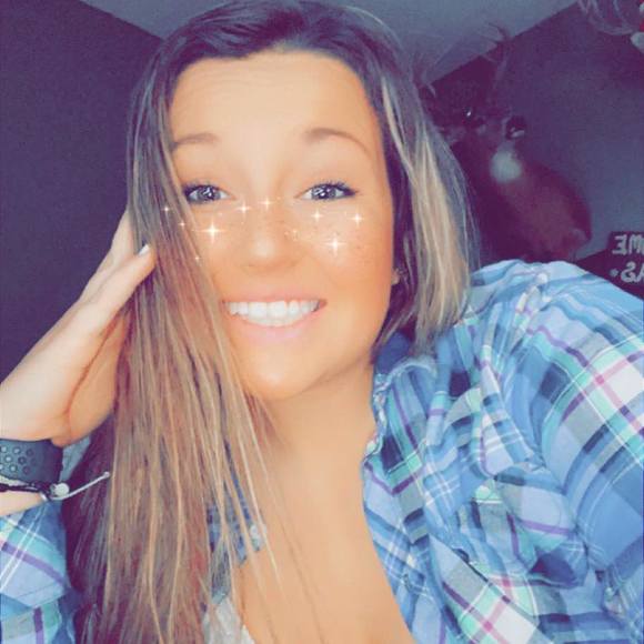 Profile Picture of Ryleigh Lees (@ryleigh33lees) on Poshmark