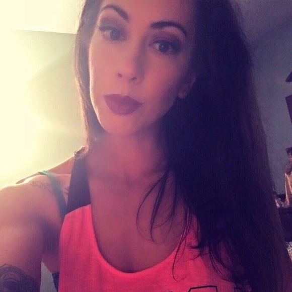 Profile Picture of Cara Zukowski (@careuhelizabeth) on Poshmark