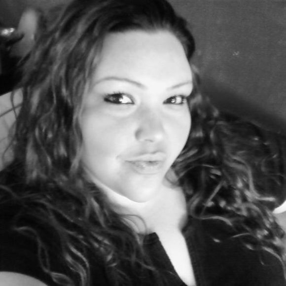 Profile Picture of Kaylee Anderson (@k00a) on Poshmark