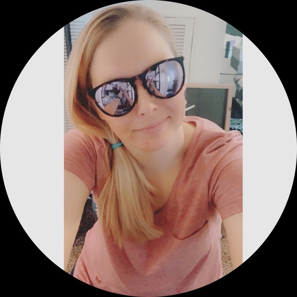 Michelle Mazziotti - Poshmark Profile Picture of Michelle Mazziotti (@outerwonders) on Poshmark