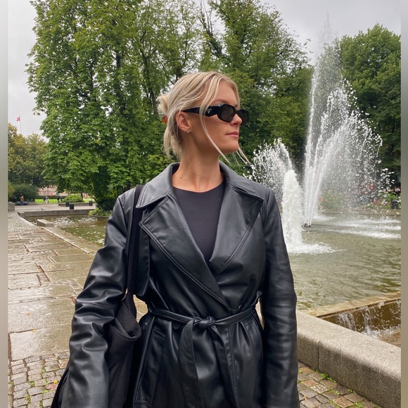 Profile Picture of Thea Sweder (@theasweder) on Poshmark