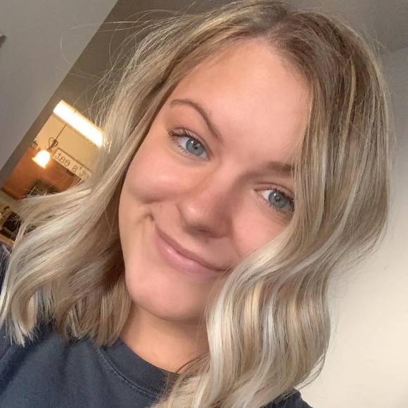 Profile Picture of Lacey Marschel (@laceymarschel) on Poshmark