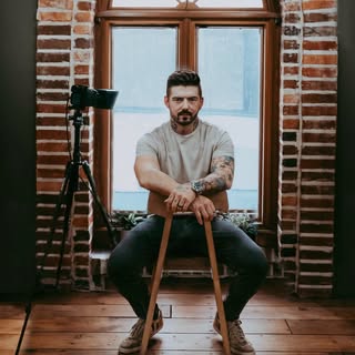 Profile Picture of Michael Kelly (@michaelkellyofficial) on Instagram