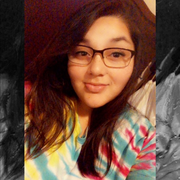 Profile Picture of Rosie Navarro (@geneva_67) on Poshmark
